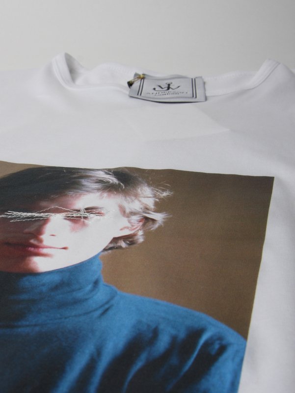 jwa0618wht_04?J.W.%20Anderson%20Men%27s%20Portrait%20Print%20T-Shirt