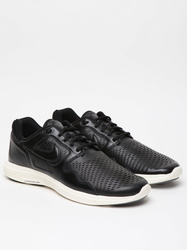 Nike Men's Lunar Flow Perforated Sneaker