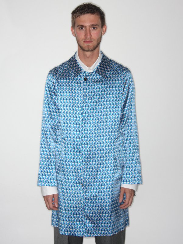 syn0020mul_01?Satyenkumar%20Raincoat%20(Oval%20Print)